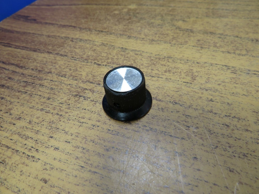 sencore sg165 AM-FM Stereo Analyzer Small knob Chipped #3