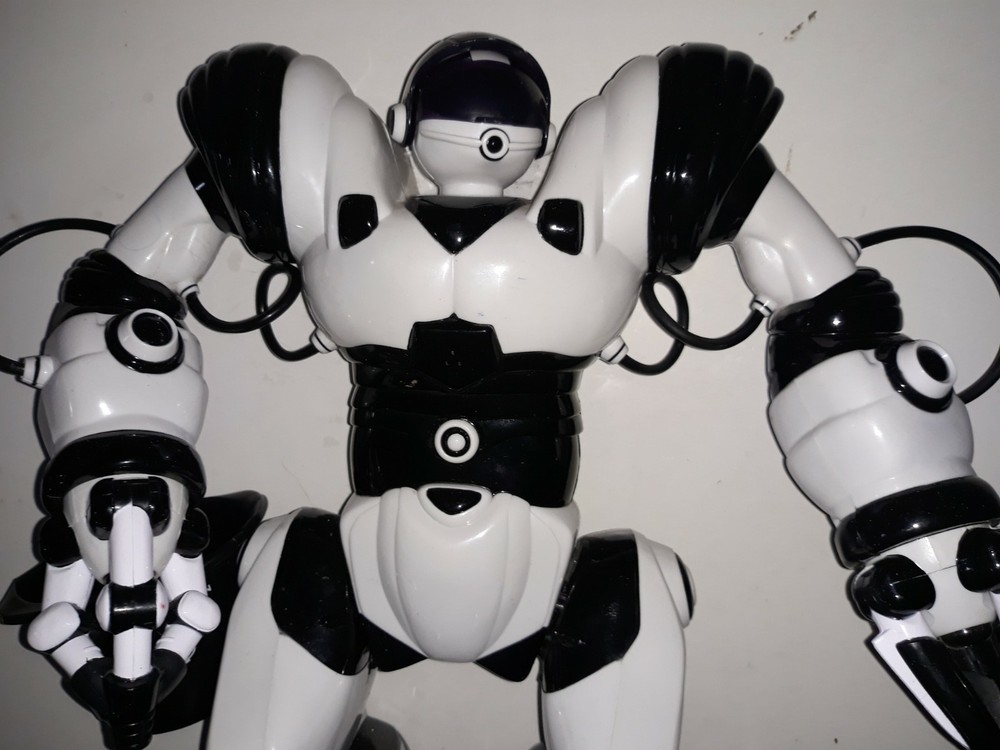 Robosapien Interactive Humanoid Remote Control Robot 14" Toy No Remote Untested