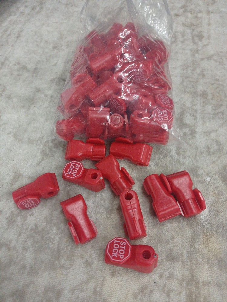50pcs Peg Hook Locks, 6mm Pegboard Display Hook Stop Locks to Secure Cargo(Red)