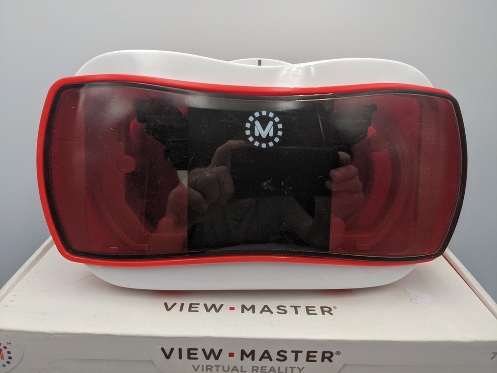 View Master Virtual Reality VR Headset & Mattel Wildlife Experience 3-3D Discs