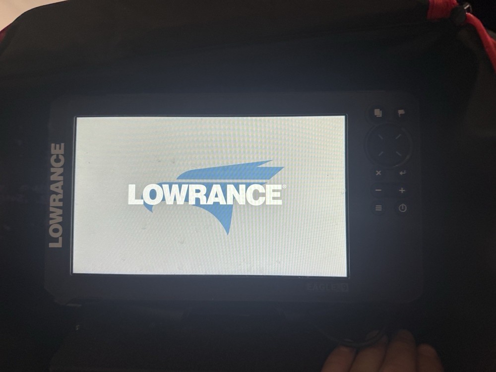 Lowrance HD Innovations Eagle 9 Fishfinder Chartplotter Sonar Kit