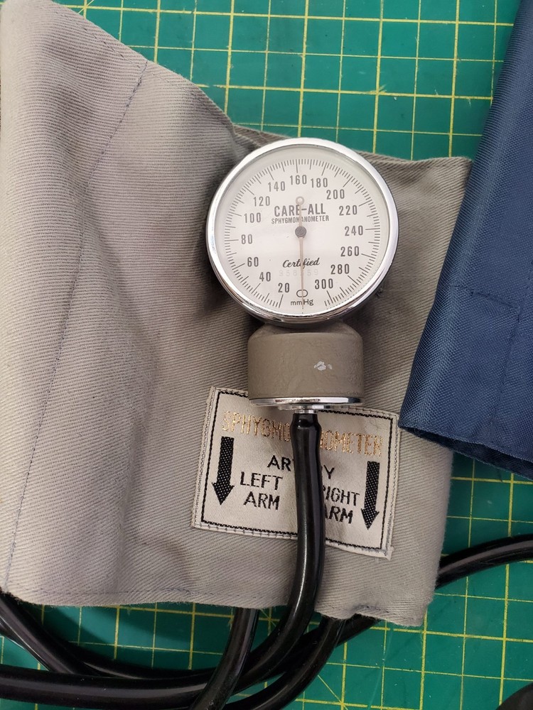 Assorted Aneroid Sphygmomanometer Group with Cuffs x 5 Units
