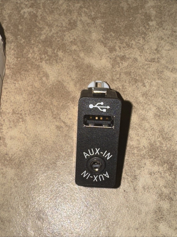 Genuine BMW USB / Auxiliary Input Socket 84109237653
