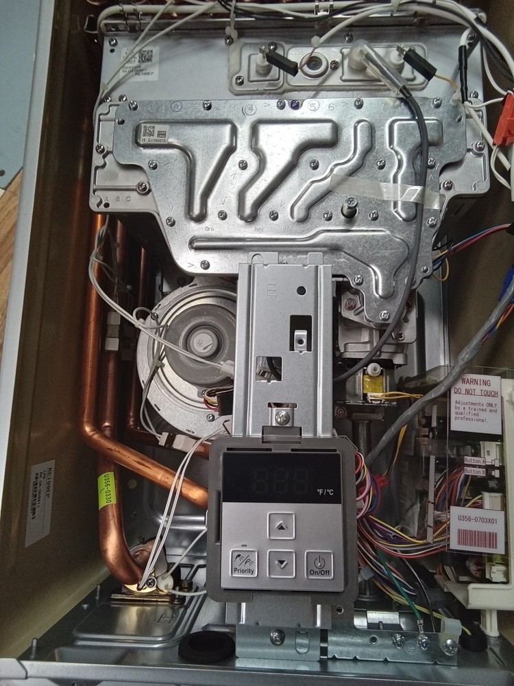 Rinnai RE199eP Outdoor Tankless Water Heater 199K BTU Propane Gas FOR PARTS