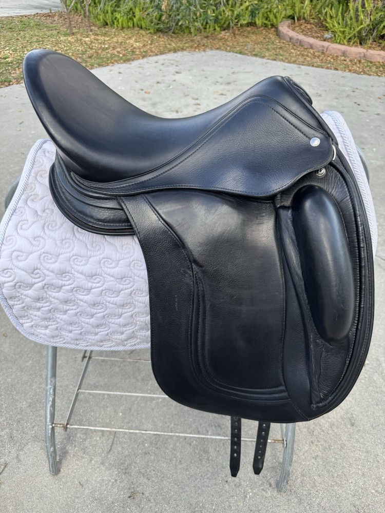 2024 SCHLEESE EVOLUTION Dressage Saddle 17.5 VCFS Adjustable Tree & Half-Pad