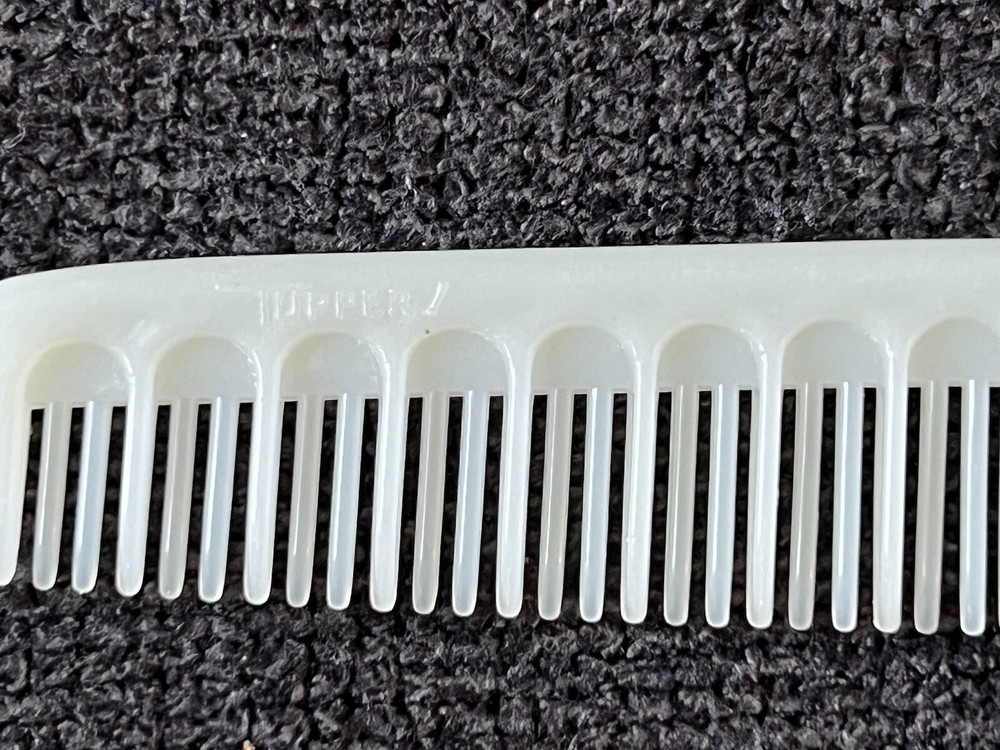 Tupperware Tupper Comb White Cream 6.5 Inches
