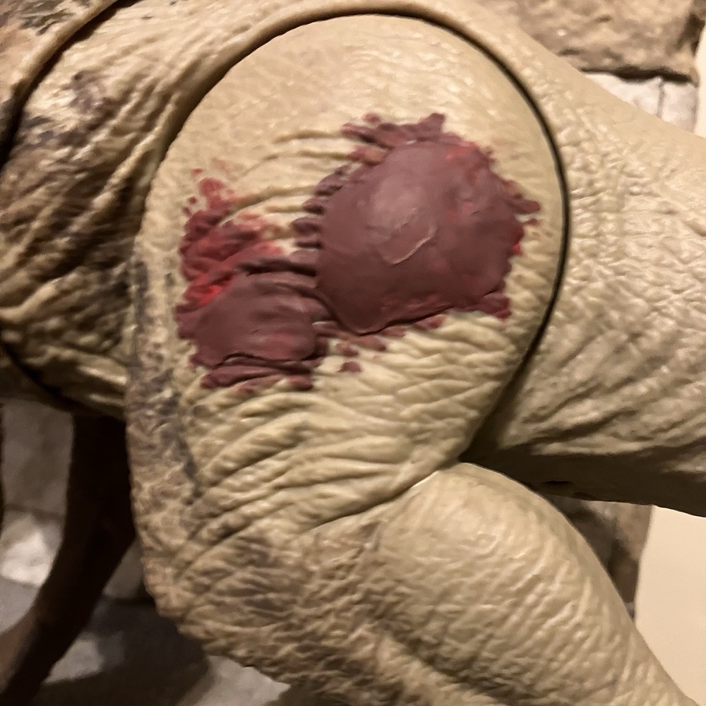 Custom painted: battle damage:D rex/distortus rex:with on n off button:2025