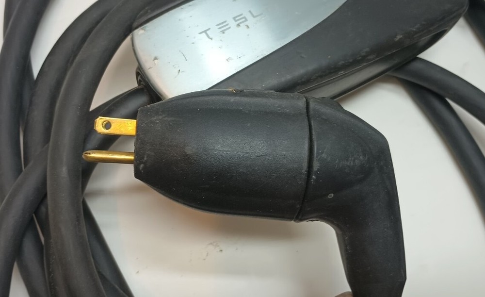Tesla Model S Model X OEM 1015786-99-A Mobile Connector Charging Unit Untested