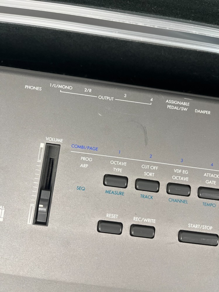 Korg N364 61 Key Keyboard Synthesizer w/case