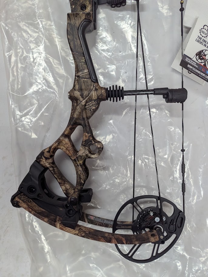 @NEW@ Bowtech Carbon One Mossy Oak DNA Camo Compound Bow! RH 70lb.