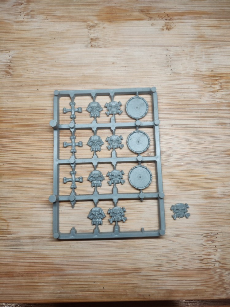Warhammer Fantasy Vampire Counts bits Undead Skeleton Warrior Shield Sprue A