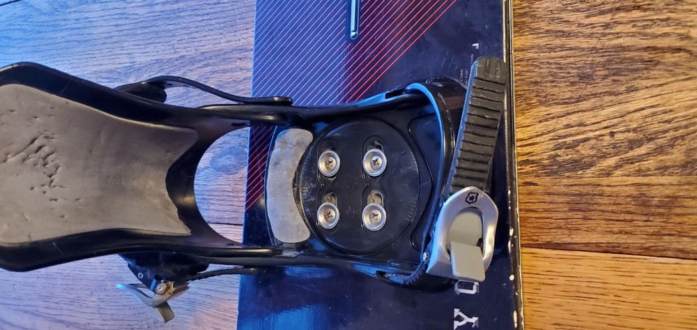 5150 snowboard with FF1000 Bindings Good Condition