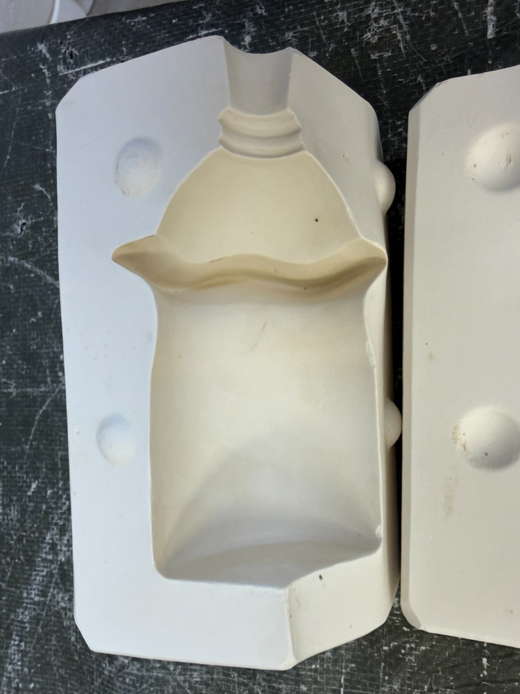 VINTAGE BOOTHE CERAMIC MOLD #813 FLUTED BASE PUMPER