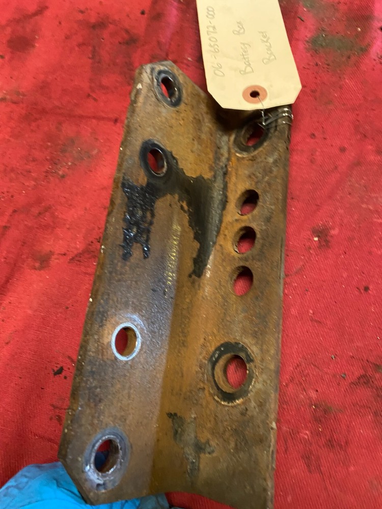 FREIGHTLINER BATTERY BOX BRACKET, MOUNT 06-65072-000