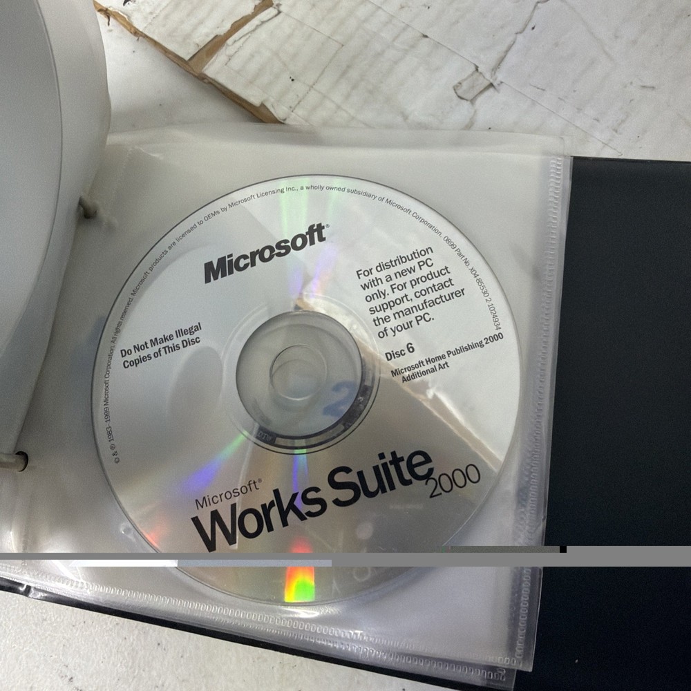 Microsoft Works Suite 2000 - Complete 7 Disc PC CD-ROM & Gateway Library Set