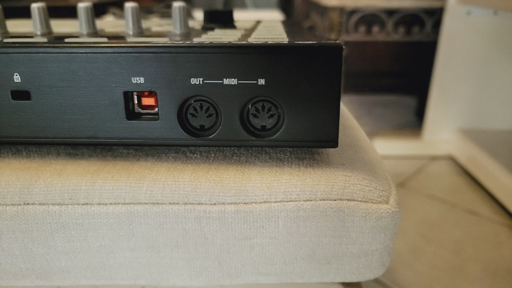 Native Instruments MASCHINE MK2 Black w/USB Cable – Power Tested Only.