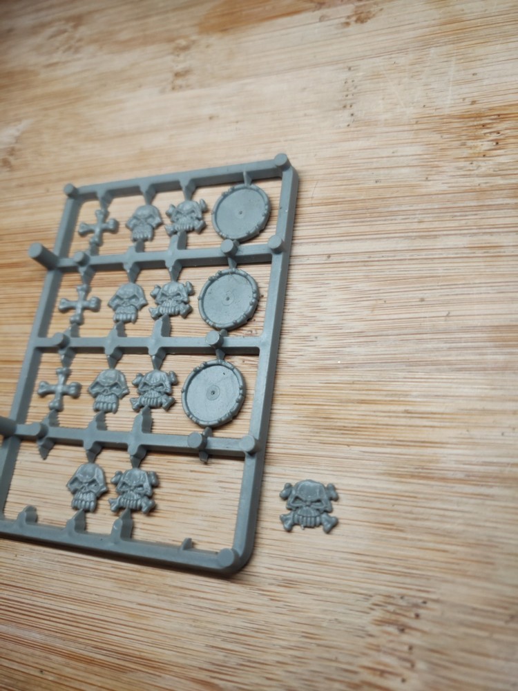 Warhammer Fantasy Vampire Counts bits Undead Skeleton Warrior Shield Sprue A