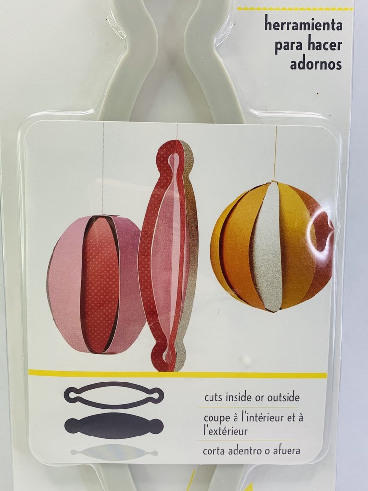 EK Tools Curvy Cutter Ornament Maker 54-00075 NEW