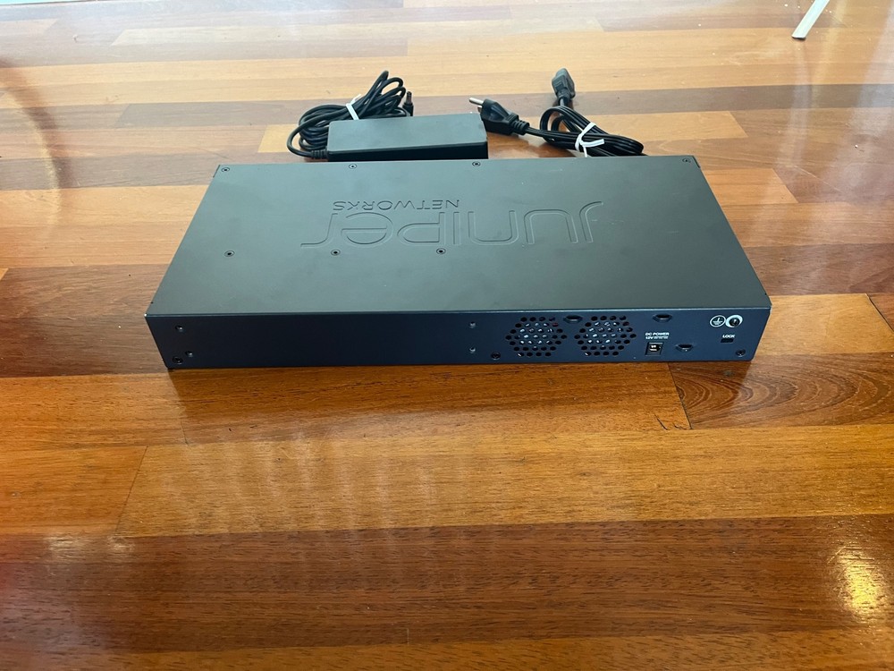 Juniper Networks SRX 220 SRX220H Services Gateway w/AC Adapter
