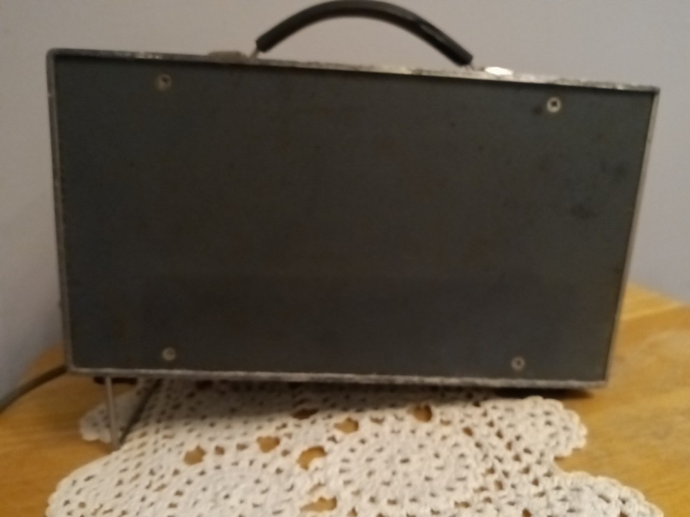 HP Hewlett Packard 400EL AC Voltmeter Powers Up Correctly Used