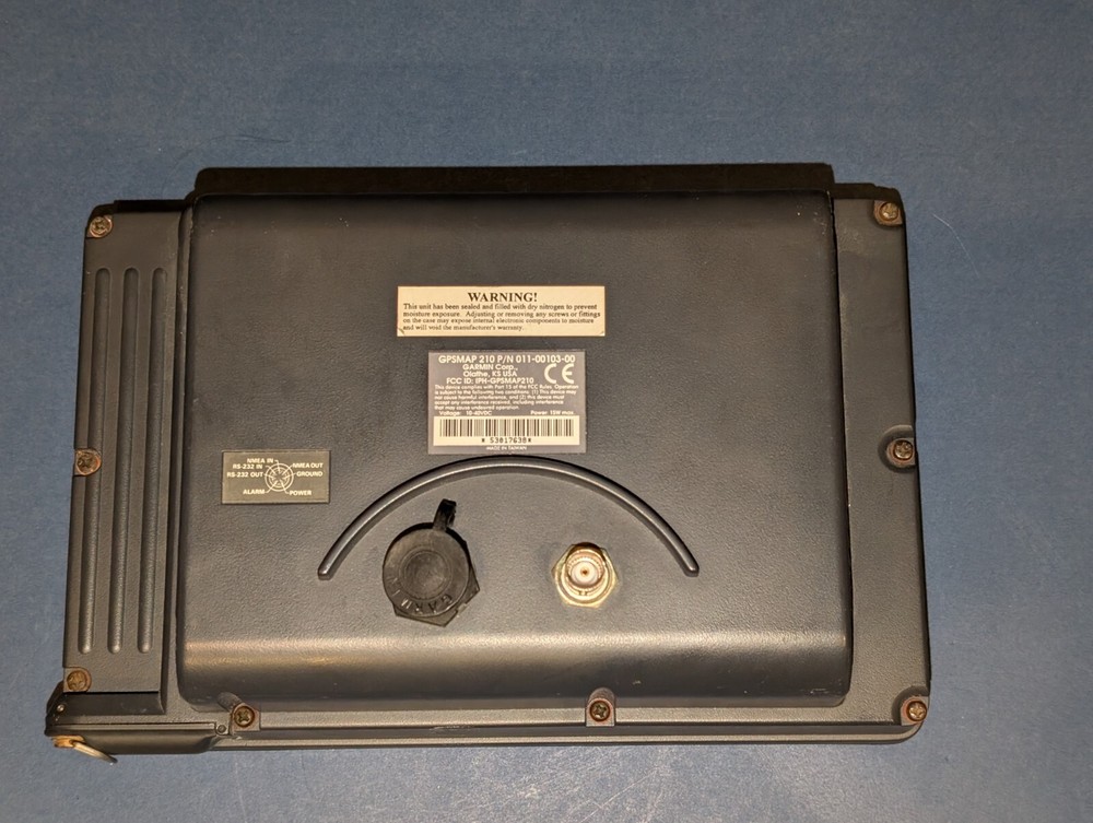 Garmin ChartPlotter GPSMAPP 210 + Mount Bracket And Cables *Untested