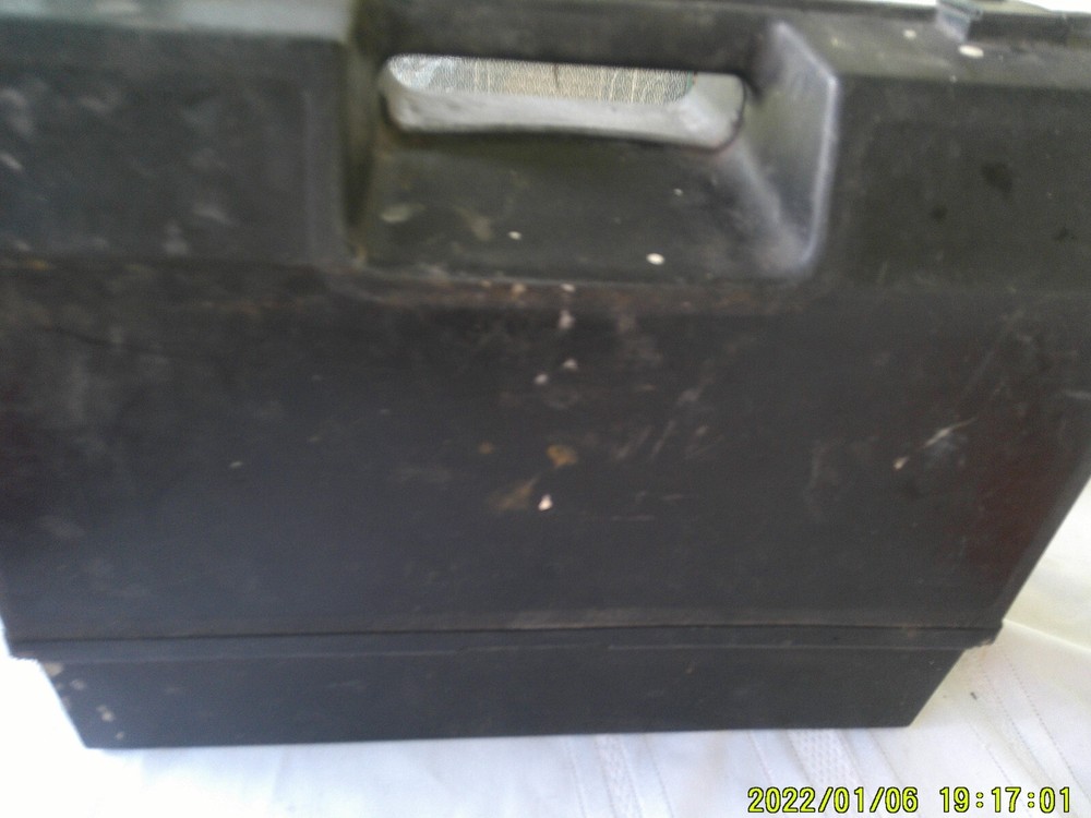 SHELL PLASTIC CARRY CASE FOR PAINT SPRAYER WEATHERED DIRTY