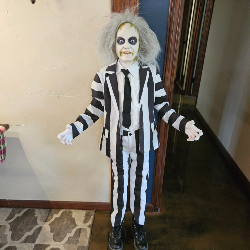 BEETLEJUICE prop statue comic con horror figure