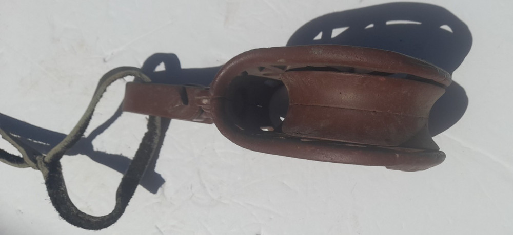 VINTAGE 4" TACKLE BLOCK