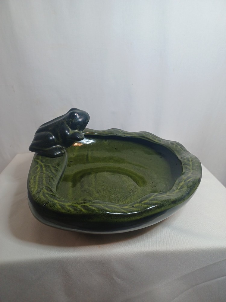 Green Glazed Ceramic Fountain Bird Bath with Frog