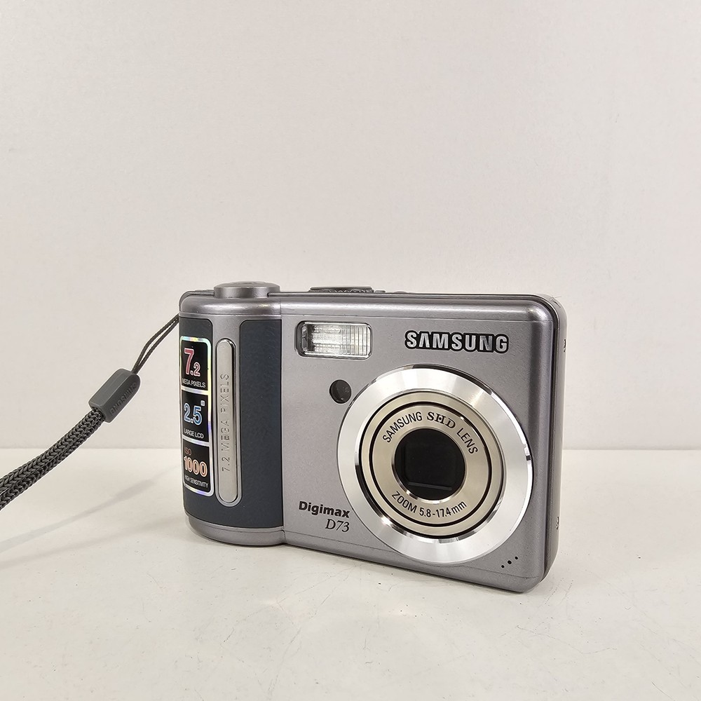 Samsung Digimax D73 7.2MP Compact Digital Camera - Silver