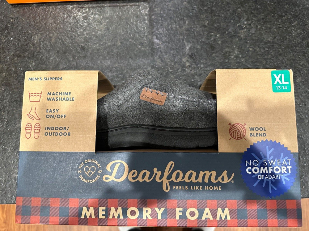 Deerforms Men' Slippers NIB Never Worn