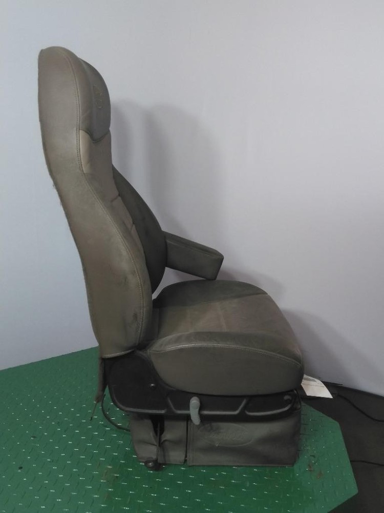 Replaces N/A 2010 PETERBILT 386 FRONT SEAT , MD