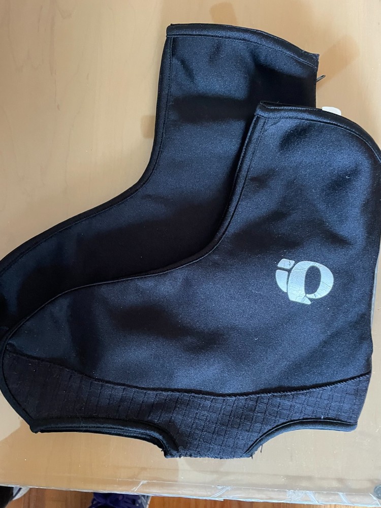 Pearl Izumi black shoe covers