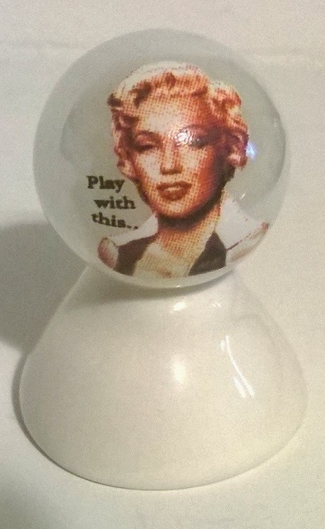 MARILYYN MONROE IMAGE ON WHITE PEARL MARBLE
