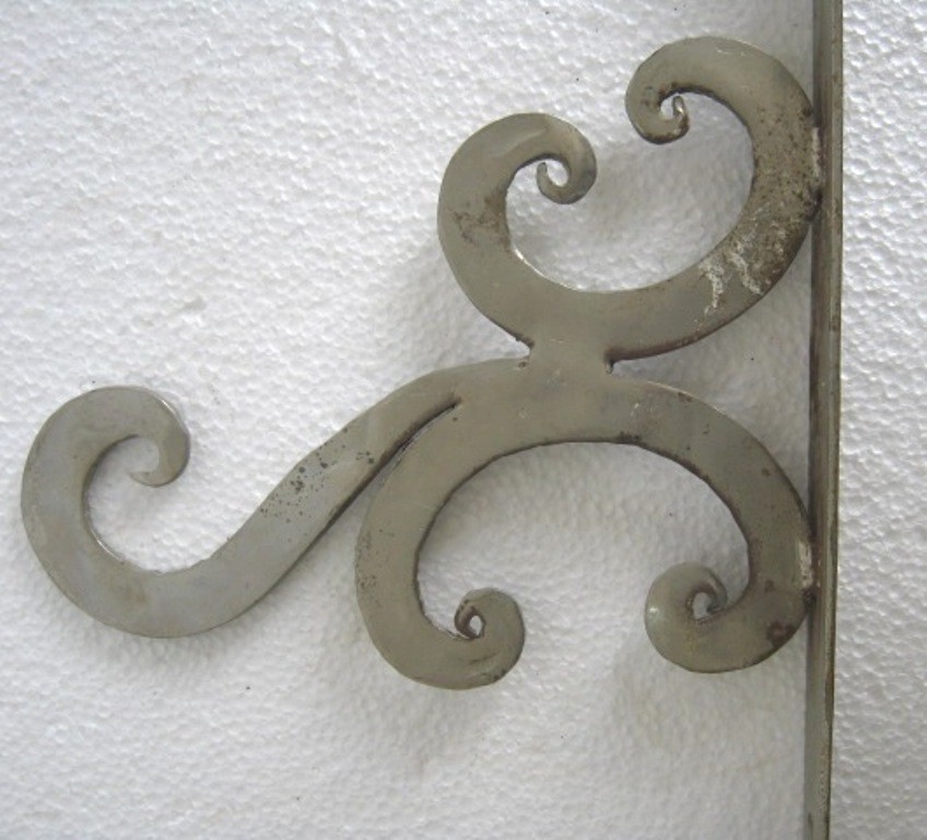 ANTIQUE VINTAGE UNUSUAL WROUGHT IRON WALL BRACKET NICKLE .