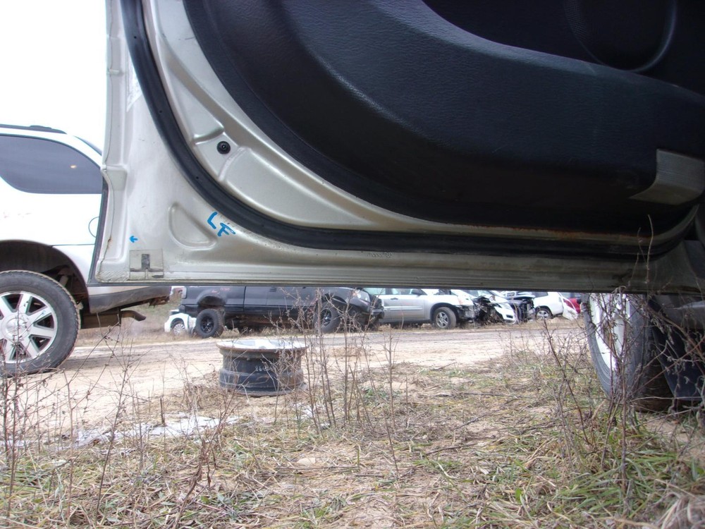 Used Front Left Steering Knuckle fits: 2005 Chrysler Pacifica Front Left Grade A