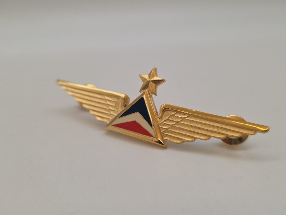 DELTA AIRLINES FIRST OFFICER WINGS 4TH ISSUE