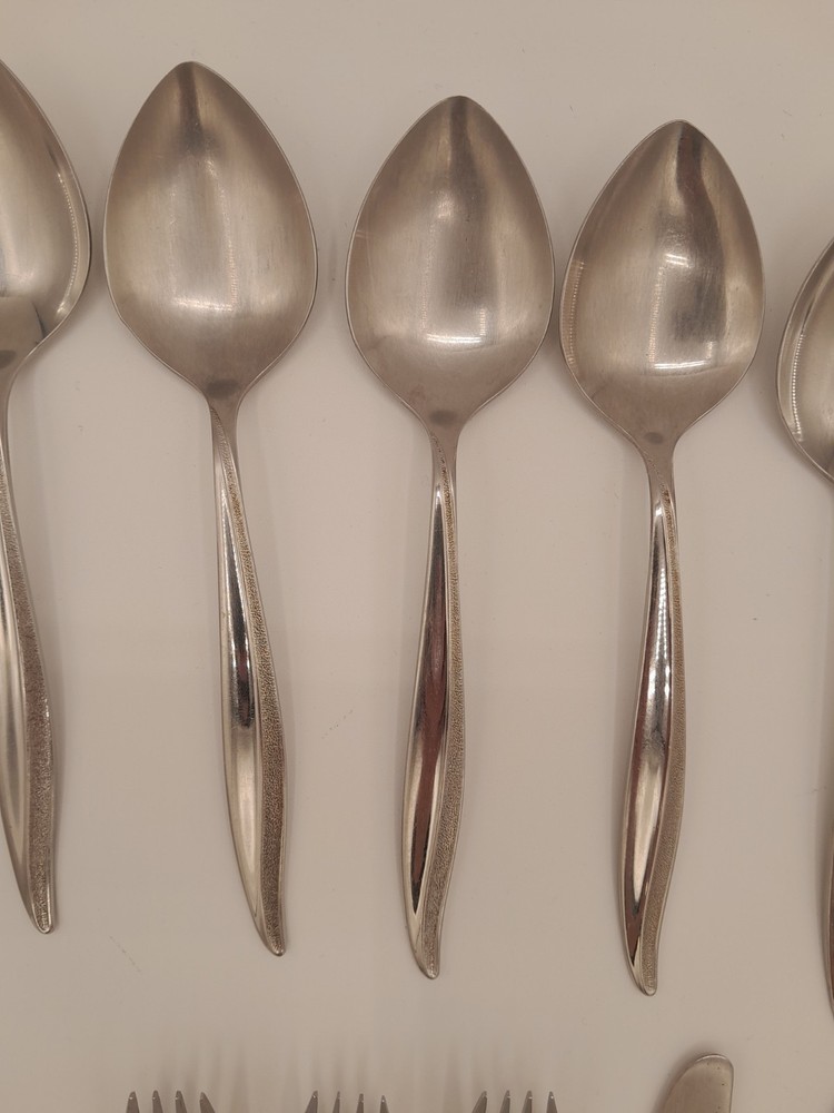 ONEIDACRAFT DELUXE TEXTURA 17 Pc STAINLESS FLATWARE GLOSSY & TEXTURED HANDLE