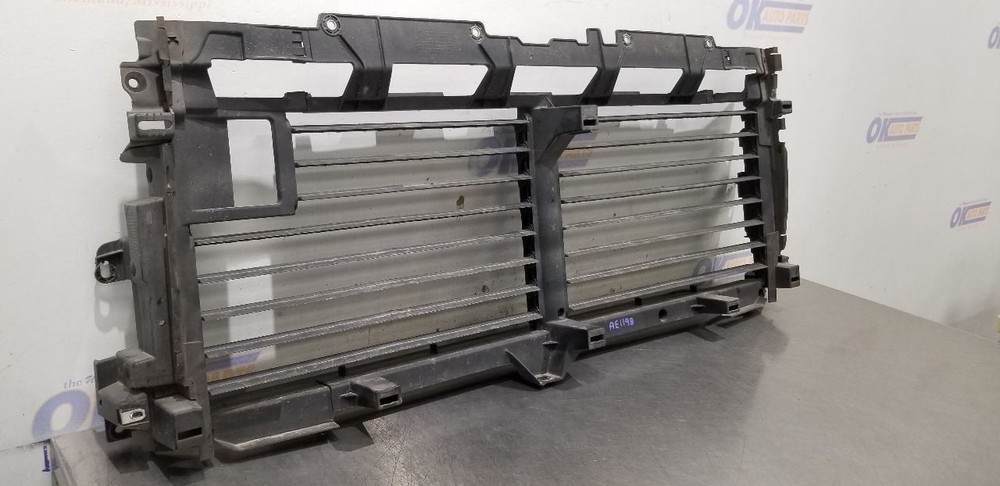 24 CHEVY SILVERADO CUSTOM 2500 Z71 6.6L AIR SHUTTER