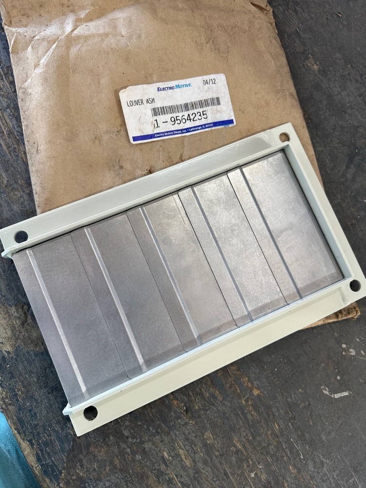 New EMD 9564235 Louver Assembly
