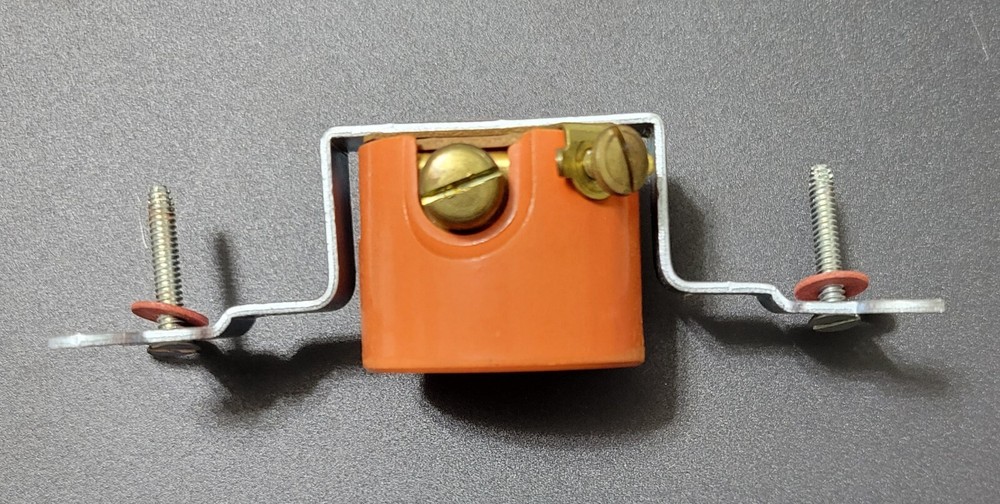 Hubbled single outlet 3-wire grounding IG 5251