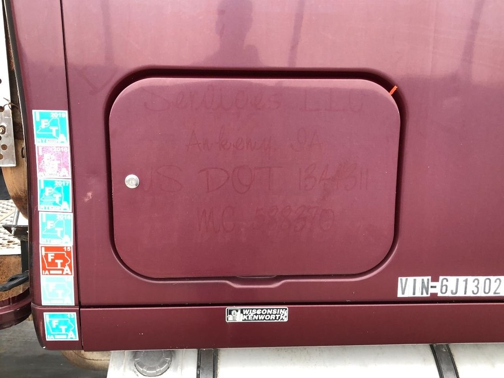 Kenworth T2000 Right/Passenger Sleeper Door - Used