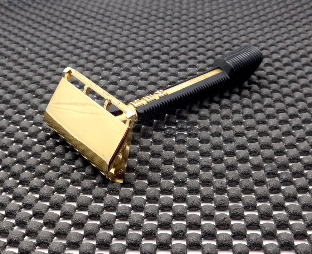 Vintage GEM Push Button Single Edge Safety Razor  Clean!