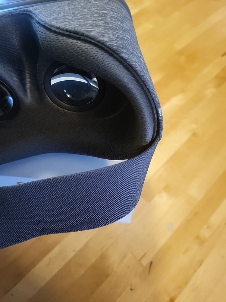 Google Daydream View VR Headset - W/Box but no remote