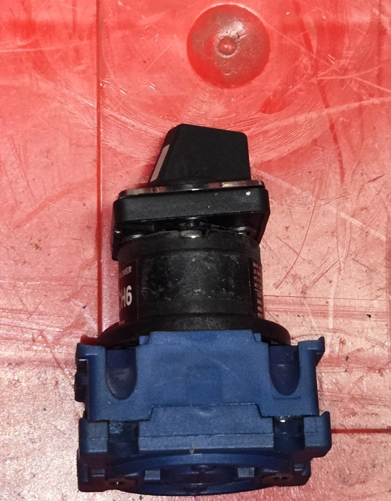 Kraus and Naimer CH6 3 Position Switch w/ Off Panel Mount Black Handle