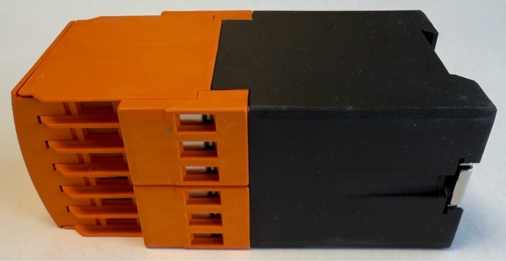 IFM Electronic Programmable Frequency-Current Converter / DW2503 / BNIB