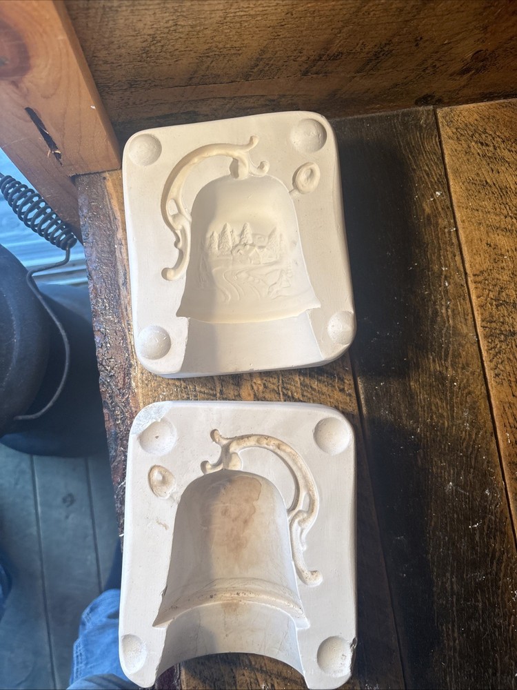 #114-wb Ceramic Slip Cast Bell With Scene