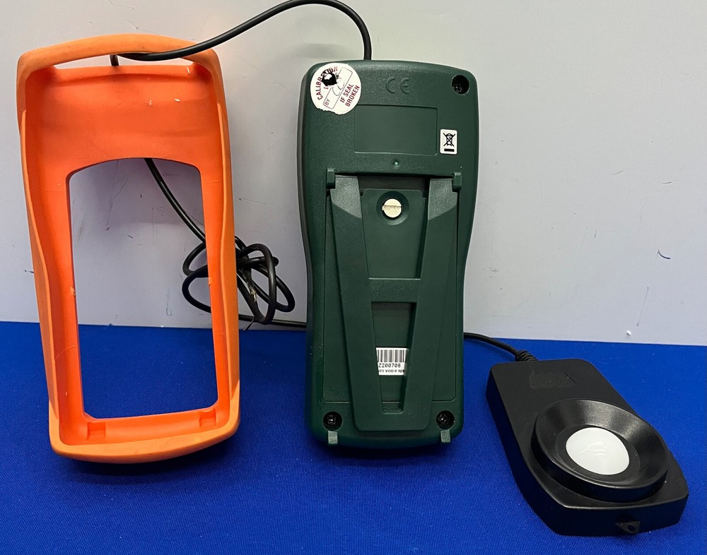 EXTECH EASYVIEW ™ 33 DIGITAL LIGHT METER WITH MEMORY & CASE