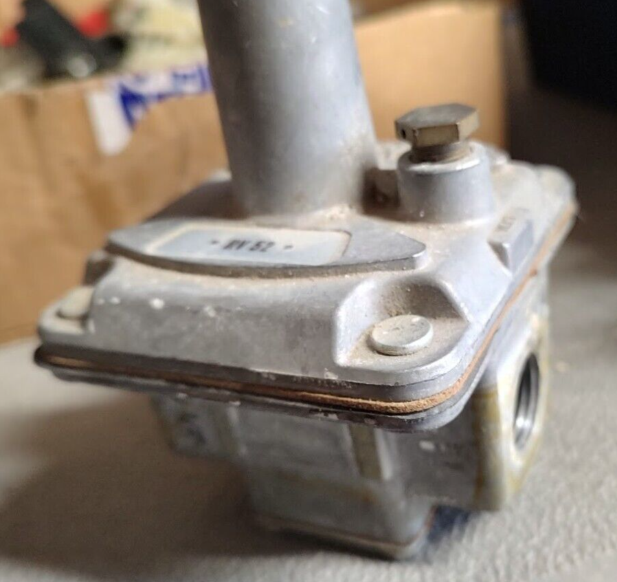 MAXITROL STRAIGHT THRU FLOW GAS REGULATOR RV52