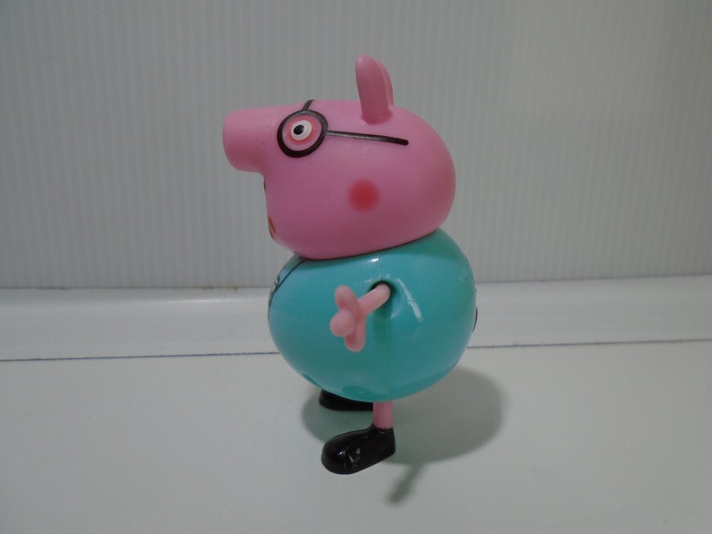 PEPPA PIG DADDY WITH CAMERA AROUND NECK 3" FIGURE (MA1804)